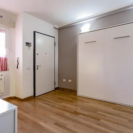 Leonardo Apartment