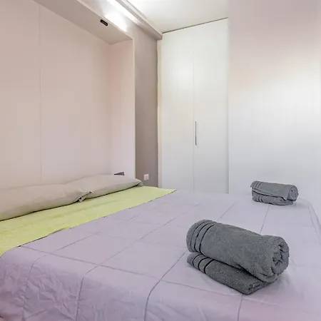 Leonardo Apartment *