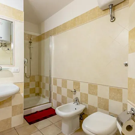Leonardo Apartment *